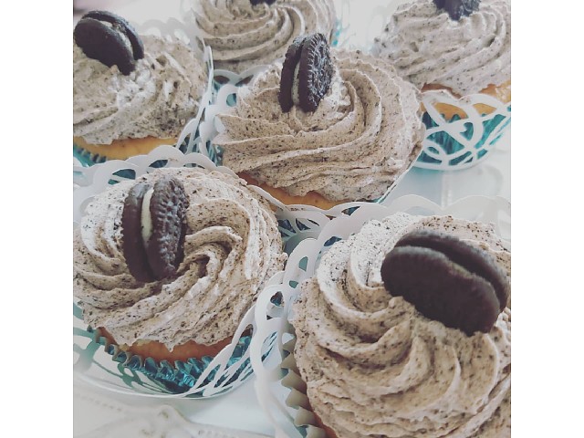 Muffins de oreo ,chocolate , merengue o nata