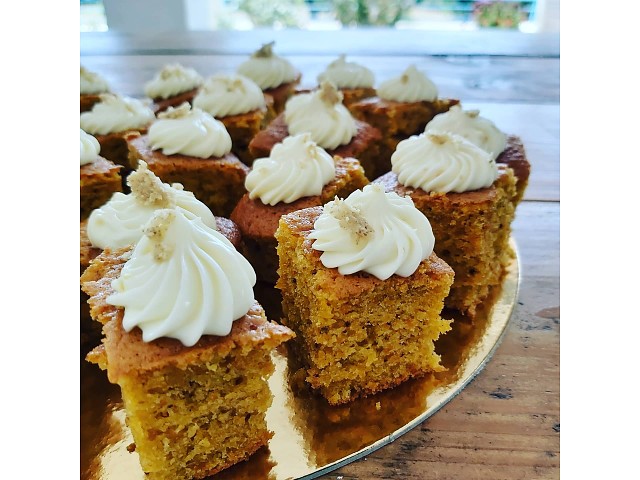 Mini carrots cake